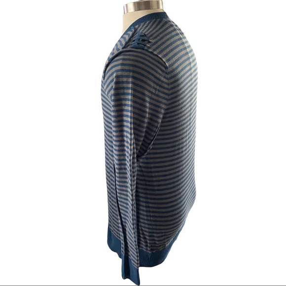 Guess Blue Grey Striped Sweater Pullover V-Neck Long Sleeve Logo on Chest Men XL - Picture 3 of 9